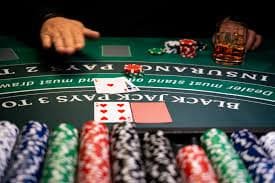 Antarmuka Allbet di kilatwin menampilkan meja live dealer dan pasar sportsbook